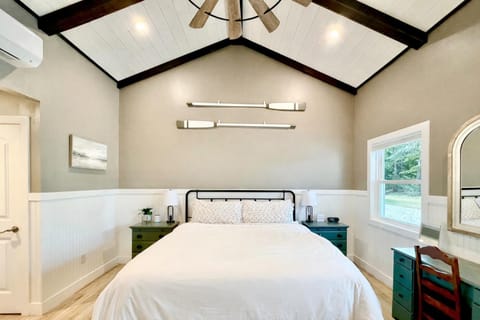 Bed, Photo of the whole room, Decorative detail, Bedroom, Garden view, air conditioner