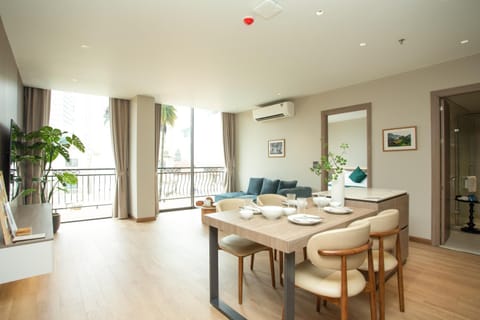 Balcony/Terrace, Living room, Photo of the whole room, Seating area, Dining area, air conditioner