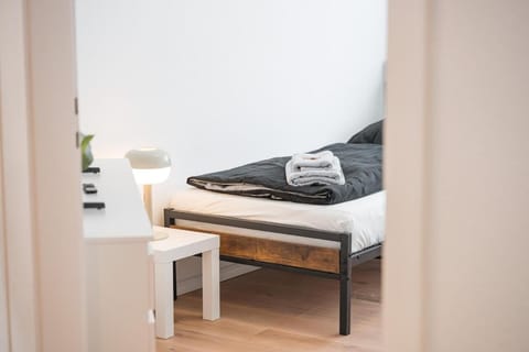 Bed, Photo of the whole room, Bedroom, towels