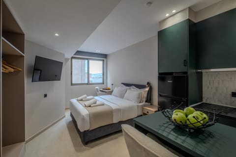 Bed, TV and multimedia, Kitchen or kitchenette, Photo of the whole room, Bedroom, towels