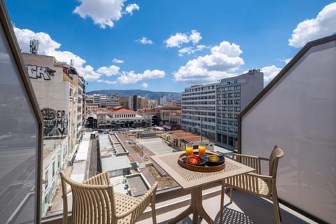 View (from property/room), Balcony/Terrace, City view, Mountain view