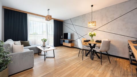 Bed, TV and multimedia, Living room, Photo of the whole room, Seating area, Dining area