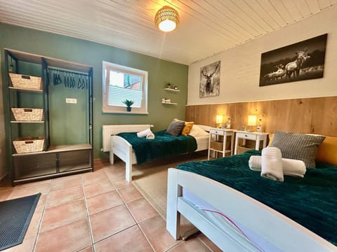 Bed, heating, internet, towels, wardrobe