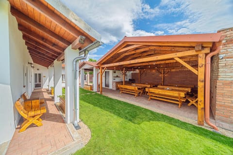 Property building, Garden, Balcony/Terrace, Seating area, pet friendly