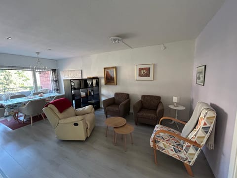 Large apartment in the centre of Jyväskylä with private swimming pool and sauna Apartment in Finland