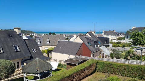 Sea view, Street view