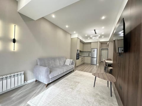 TV and multimedia, Kitchen or kitchenette, Living room, Seating area, Dining area