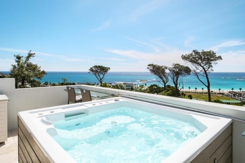Hot Tub, Balcony/Terrace, Seating area, Sea view