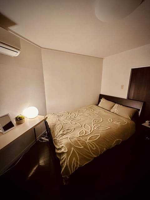 Bed, Photo of the whole room, Bedroom, air conditioner