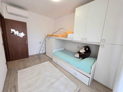 Tirana Apartment, a 50 passi dal mare RifA768 Apartment in San Benedetto del Tronto
