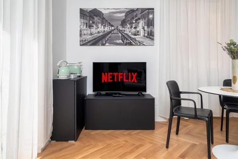 Living room, Dining area, Evening entertainment