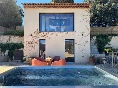 Property building, Patio, Day, Natural landscape, Hot Tub, Living room, Seating area, Pool view, Swimming pool, sunbed