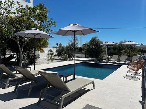 Patio, Day, Swimming pool, sunbed