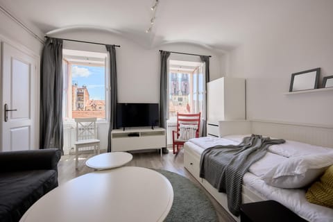 Bed, Seating area, Bedroom