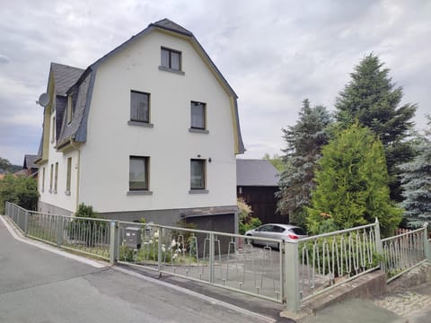 Property building, Day, Neighbourhood