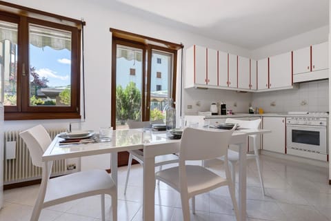 Property building, Kitchen or kitchenette, Living room