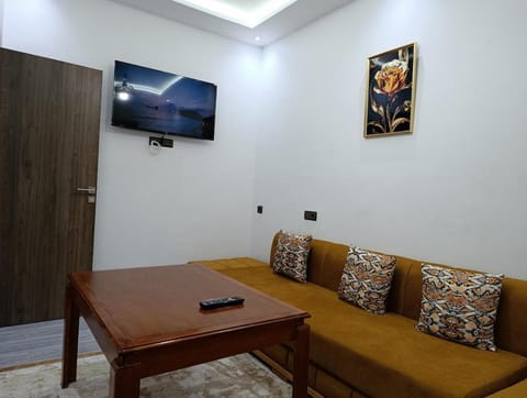 Communal lounge/ TV room, TV and multimedia, Living room, Seating area