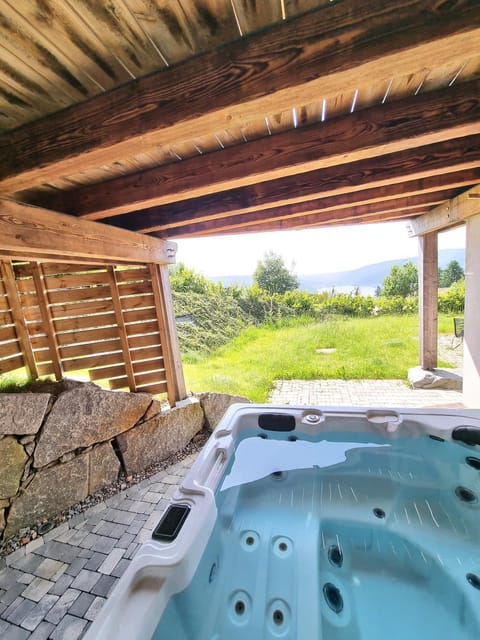 Natural landscape, Garden, Hot Tub, Spa and wellness centre/facilities, Garden view