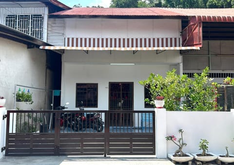 Property building, Facade/entrance, View (from property/room)
