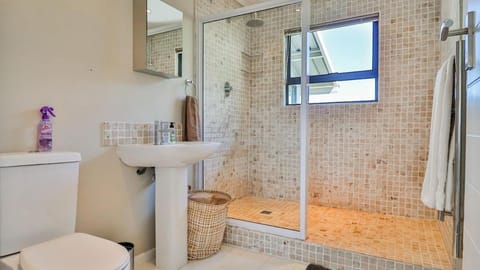 BluCabana 500m from Main Beach House in Cape Town