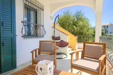 Day, View (from property/room), Balcony/Terrace, Living room, Seating area