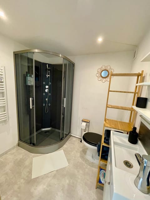 Shower, Toilet, Bathroom