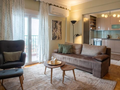 View (from property/room), Living room, Seating area, City view, Sea view, kitchen