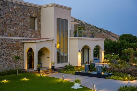 Villa Fiorita Stunning Mediterranean-Style 3 BHK Villa With Outdoor Pool, Bar & Hill Views Villa in Jaipur