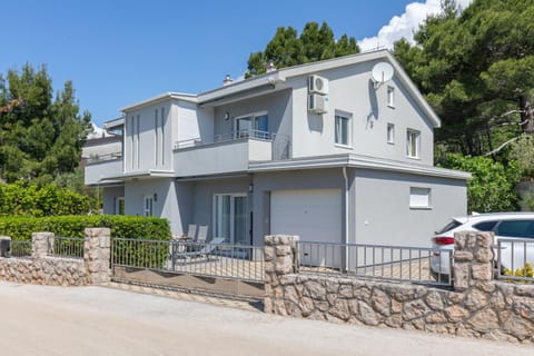 Property building, Facade/entrance, Off site