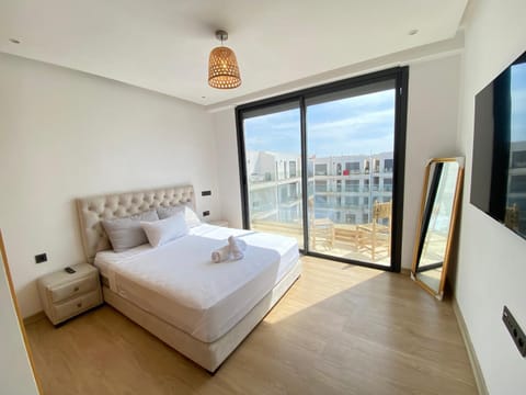 Bed, View (from property/room), Balcony/Terrace, Evening entertainment, Bedroom