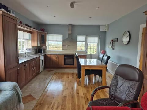 Kitchen or kitchenette, Seating area, Dining area, stove