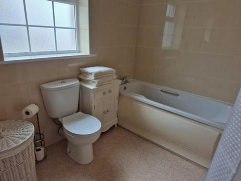 Toilet, Bathroom, Bath, towels