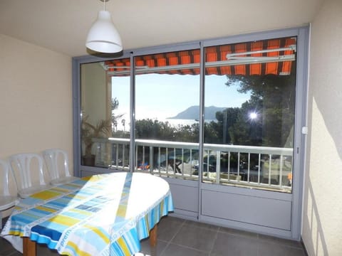 Vue mer, calme, face à la plage Apartment in La Seyne-sur-Mer