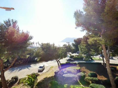 Vue mer, calme, face à la plage Apartment in La Seyne-sur-Mer