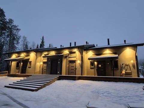 Property building, Facade/entrance, Off site, Winter