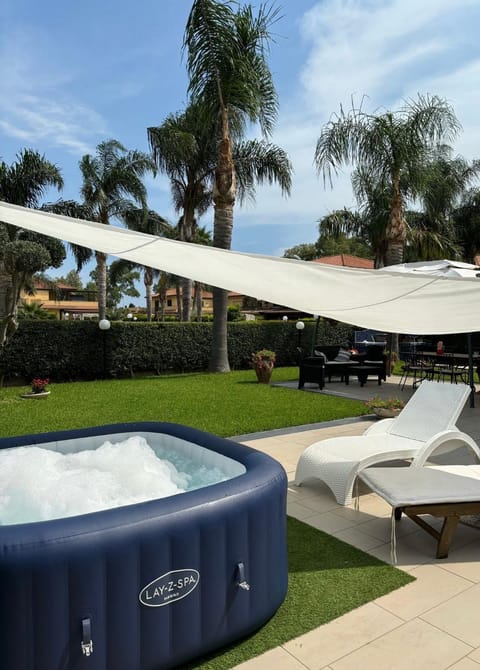 Garden, Hot Tub