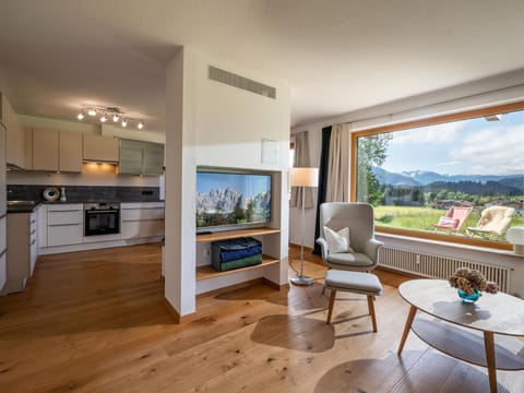 View (from property/room), Kitchen or kitchenette, Living room, Seating area, oven
