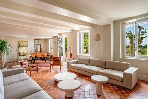 Living room, Seating area