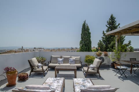 Property building, Balcony/Terrace, Living room
