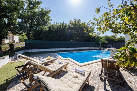 Swimming pool, sunbed