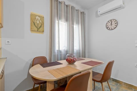 Litsa's Maisonette Near Sea - City Center House in Chania