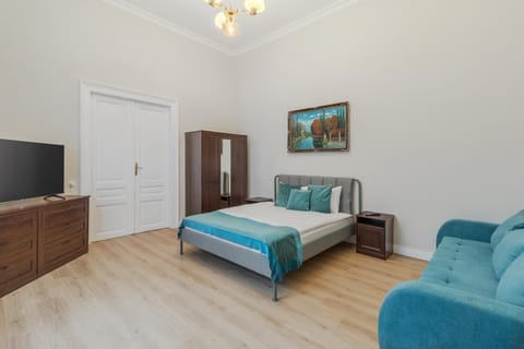 Bed, TV and multimedia, Living room, Photo of the whole room, Bedroom