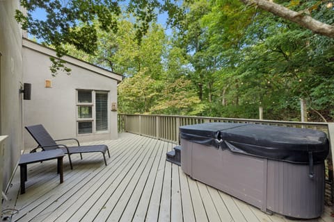 Stunning Belle Meade Mansion with Luxury Amenities and Hot Tub, Great Summer Rates House in Nashville