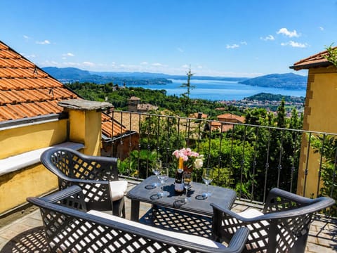 Balcony/Terrace, Lake view