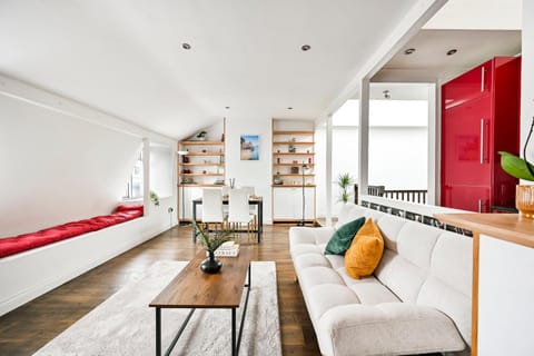 Living room, Seating area