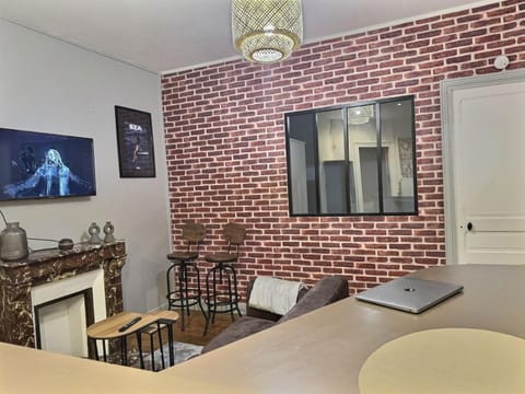 Appartement lumineux aux portes de Paris Séjour longue durée idéal Pour Couple & Professionnels Apartment in Montrouge