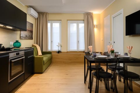 Kitchen or kitchenette, Living room, Dining area