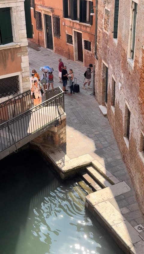 City view, Street view, Quiet street view, Quiet street view