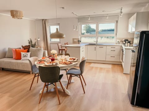 Kitchen or kitchenette, Living room, Seating area, Dining area