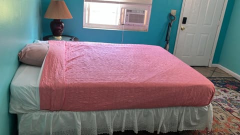 GpL 5544 Cozy Getaway with Bright Colors & Full Kitchen Apartment in Fort Myers